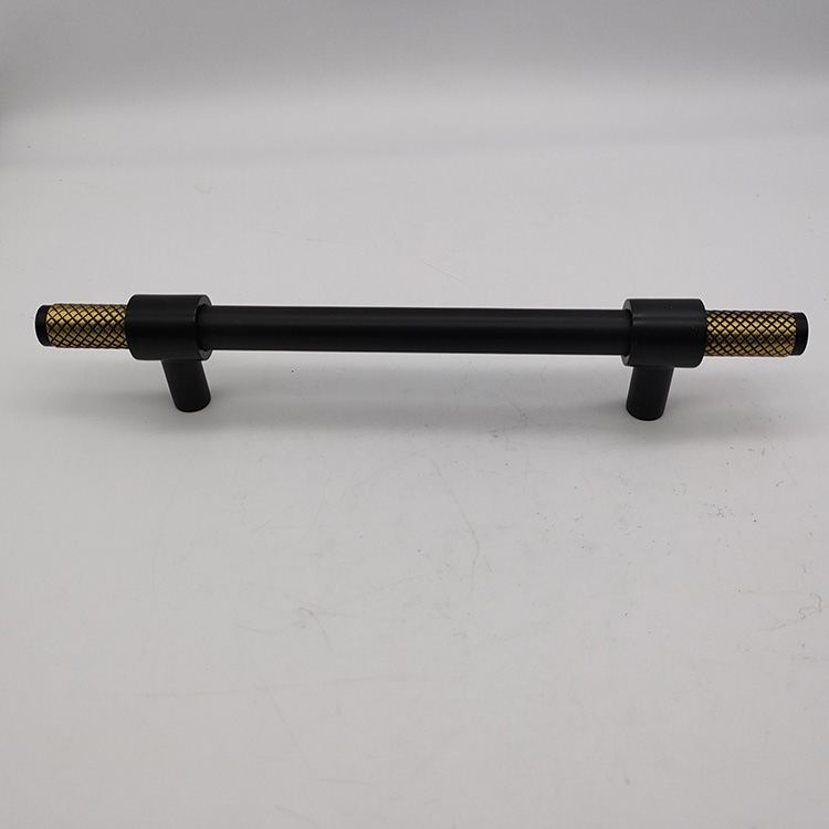 Manijas moleteadas negras para gabinete en barra en T de latón pulido