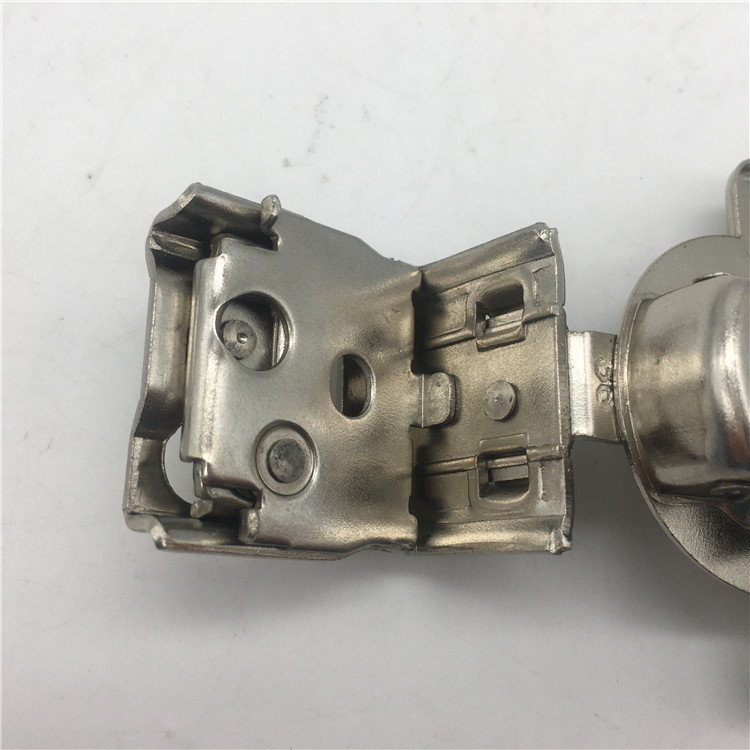 Bisagra para puerta de muebles con marco frontal ajustable superpuesto