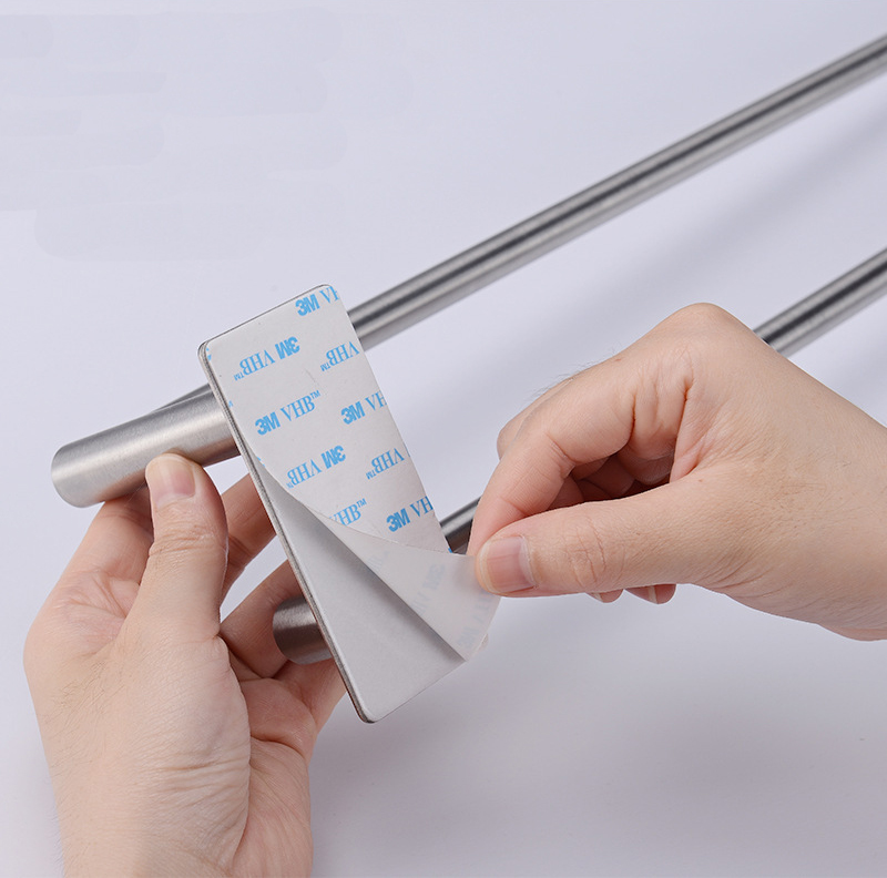 Barra de toalla de mano de acero inoxidable de 70 cm SSS con tiras