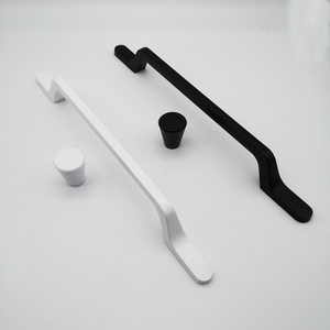 Nuevos productos al por mayor negros o plateados Muebles de cocina de aluminio Manijas de gabinetes de madera